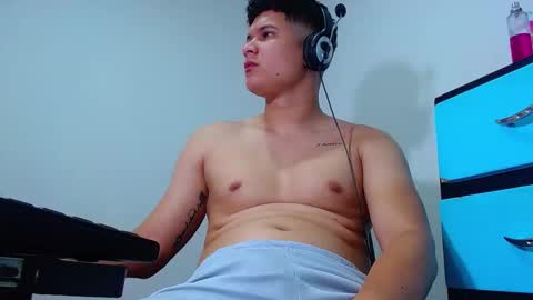 Snapshot of phoenixgnz08 chatting on February 28, 2025, 5:48 pm AdnierGnz online show from February 28, 2025, 5:48 pm