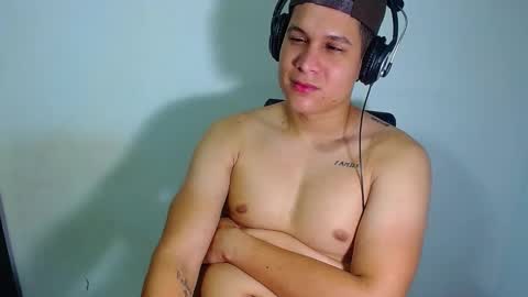 Snapshot of phoenixgnz08 chatting on March 10, 2025, 8:37 am AdnierGnz online show from March 10, 2025, 8:37 am