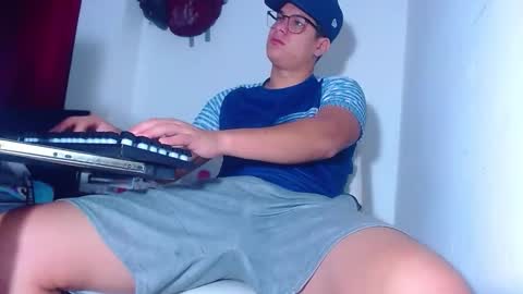 Snapshot of phoenixgnz08 chatting on November 10, 2025, 12:26 pm AdnierGnz online show from November 10, 2025, 12:26 pm