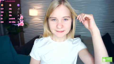 Snapshot of phyllisearney chatting on November 20, 2025, 4:23 am Hann G. Jones online show from November 20, 2025, 4:23 am