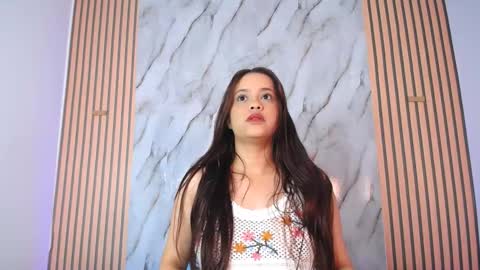 piagelvez_ online show from October 12, 2025, 1:21 pm