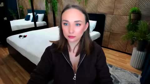 Snapshot of pieceofinspiration chatting on October 22, 2025, 4:29 pm Emelie online show from October 22, 2025, 4:29 pm