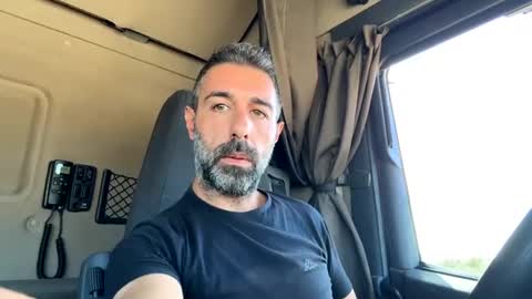 Snapshot of pierotu chatting on October 24, 2025, 10:22 am pierotu online show from October 24, 2025, 10:22 am