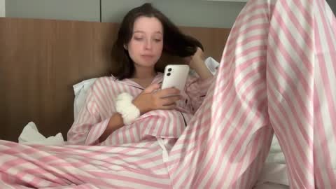 Trisha     online show from December 9, 2024, 5:07 am