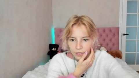 pink_lila18 online show from September 14, 2025, 8:35 am