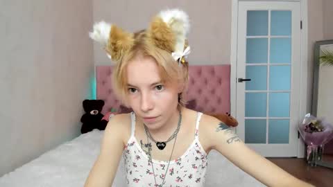 pink_lila18 online show from September 18, 2025, 8:05 am