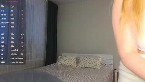 Snapshot of pink_rosee_ chatting on December 11, 2024, 2:30 am   online show from December 11, 2024, 2:30 am