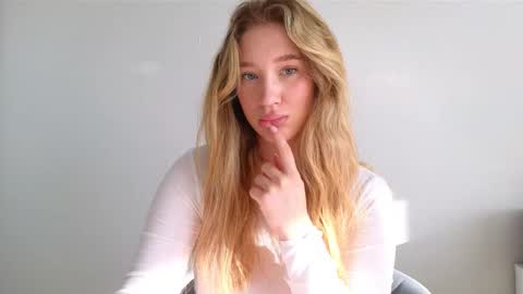 Snapshot of pink_rosee_ chatting on September 20, 2025, 2:45 am   online show from September 20, 2025, 2:45 am