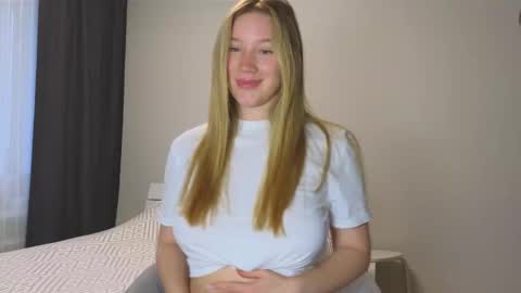 Snapshot of pink_rosee_ chatting on September 28, 2025, 3:23 am   online show from September 28, 2025, 3:23 am