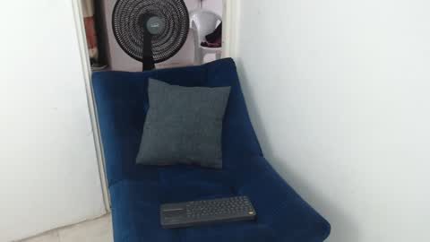 Snapshot of pinkarg chatting on December 17, 2025, 7:09 pm - online show from December 17, 2025, 7:09 pm