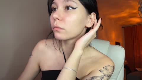 pinkdollylovv online show from December 13, 2024, 10:02 pm