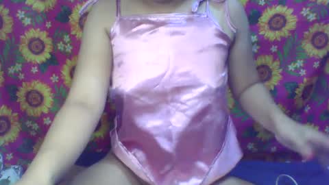 Snapshot of pinkish_shine chatting on February 4, 2025, 2:39 am Hi its me shine online show from February 4, 2025, 2:39 am
