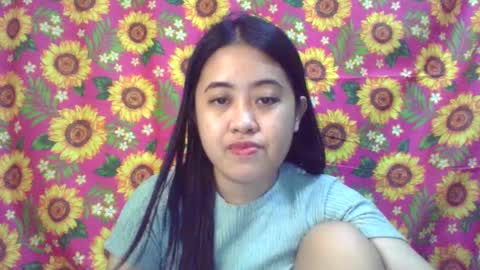 Snapshot of pinkish_shine chatting on February 4, 2025, 12:00 pm Hi its me shine online show from February 4, 2025, 12:00 pm