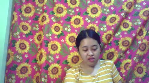 Snapshot of pinkish_shine chatting on February 10, 2025, 8:20 am Hi its me shine online show from February 10, 2025, 8:20 am