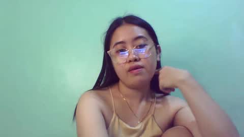 Snapshot of pinkish_shine chatting on February 15, 2025, 8:00 am Hi its me shine online show from February 15, 2025, 8:00 am