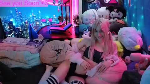 Snapshot of pinkocean3 chatting on October 26, 2025, 7:42 pm Gwenie online show from October 26, 2025, 7:42 pm