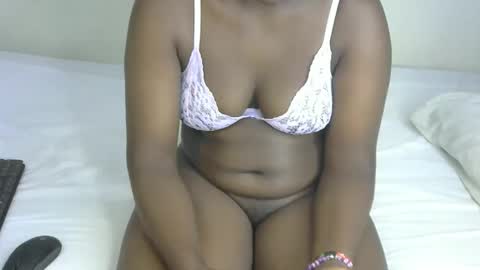 Snapshot of pinky_ebony1 chatting on October 30, 2025, 7:36 pm pinky online show from October 30, 2025, 7:36 pm