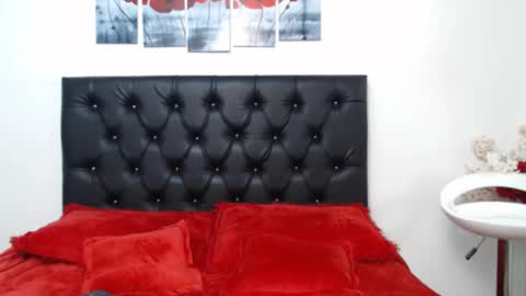 pinky_f00x online show from November 7, 2025, 8:09 pm