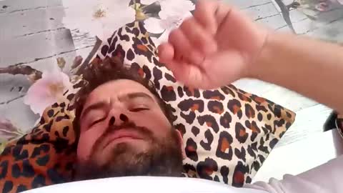 pinzarumarian70 online show from October 11, 2025, 10:47 am