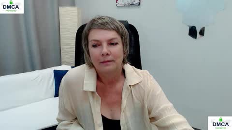 Snapshot of pion_s chatting on October 29, 2025, 9:33 am Bella online show from October 29, 2025, 9:33 am