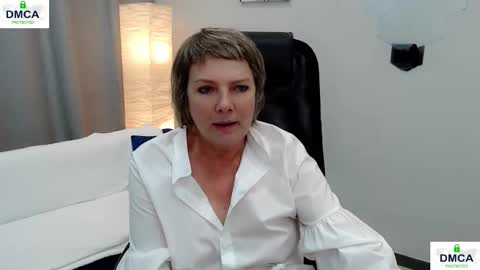 Snapshot of pion_s chatting on October 31, 2025, 9:21 am Bella online show from October 31, 2025, 9:21 am