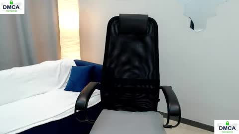 Snapshot of pion_s chatting on November 11, 2025, 5:29 am Bella online show from November 11, 2025, 5:29 am