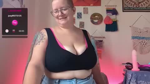 Snapshot of pisces_princess_ chatting on February 1, 2025, 4:54 pm Em online show from February 1, 2025, 4:54 pm