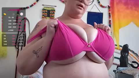 Snapshot of pisces_princess_ chatting on September 12, 2025, 8:42 pm Em online show from September 12, 2025, 8:42 pm