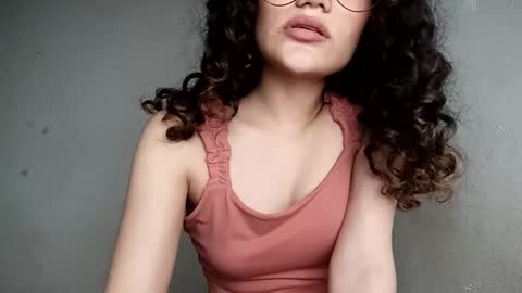 Snapshot of piscis_dreams chatting on February 26, 2025, 1:32 am PiscisDreams online show from February 26, 2025, 1:32 am