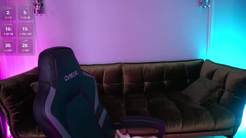 pixiepeachh online show from November 12, 2025, 8:04 am