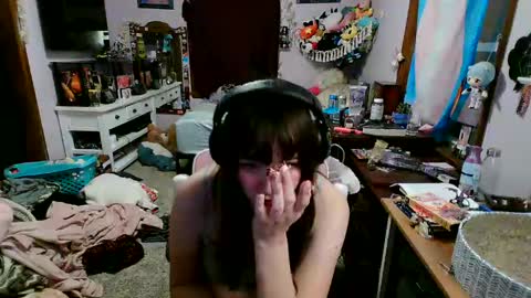 Snapshot of pixinun chatting on January 9, 2025, 2:01 am Izzy online show from January 9, 2025, 2:01 am