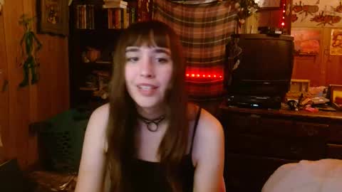 Snapshot of pixinun chatting on January 17, 2025, 5:21 am Izzy online show from January 17, 2025, 5:21 am