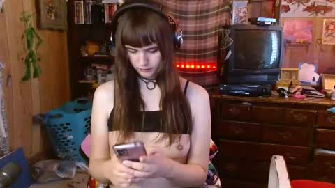 Snapshot of pixinun chatting on January 18, 2025, 7:58 pm Izzy online show from January 18, 2025, 7:58 pm