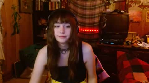 Snapshot of pixinun chatting on January 22, 2025, 2:26 am Izzy online show from January 22, 2025, 2:26 am