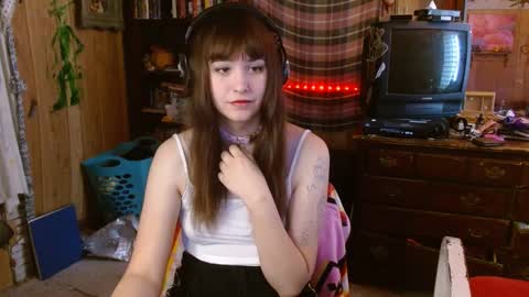 Snapshot of pixinun chatting on January 23, 2025, 8:24 pm Izzy online show from January 23, 2025, 8:24 pm