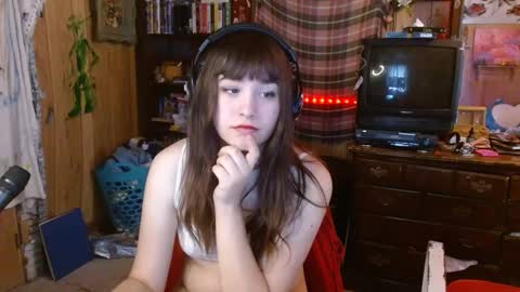 Snapshot of pixinun chatting on January 28, 2025, 5:24 pm Izzy online show from January 28, 2025, 5:24 pm