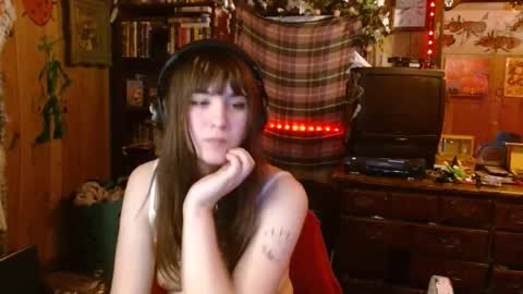 Snapshot of pixinun chatting on February 12, 2025, 1:41 am Izzy online show from February 12, 2025, 1:41 am