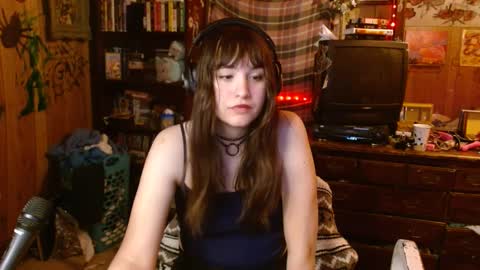 Snapshot of pixinun chatting on February 18, 2025, 1:54 am Izzy online show from February 18, 2025, 1:54 am