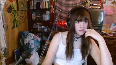 Snapshot of pixinun chatting on February 24, 2025, 7:52 pm Izzy online show from February 24, 2025, 7:52 pm