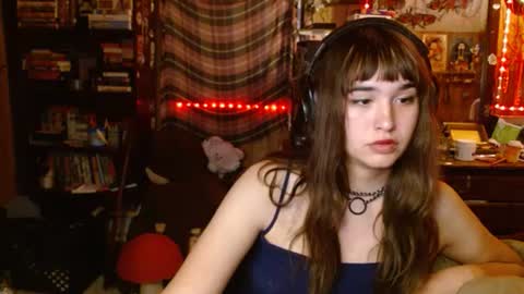 Snapshot of pixinun chatting on September 17, 2025, 12:45 am Izzy online show from September 17, 2025, 12:45 am