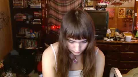 Snapshot of pixinun chatting on September 17, 2025, 4:41 pm Izzy online show from September 17, 2025, 4:41 pm