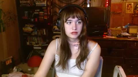 Snapshot of pixinun chatting on October 11, 2025, 8:29 pm Izzy online show from October 11, 2025, 8:29 pm