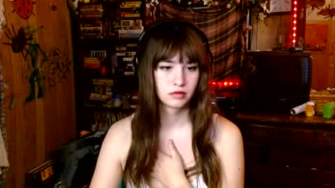 Snapshot of pixinun chatting on November 12, 2025, 1:22 pm Izzy online show from November 12, 2025, 1:22 pm