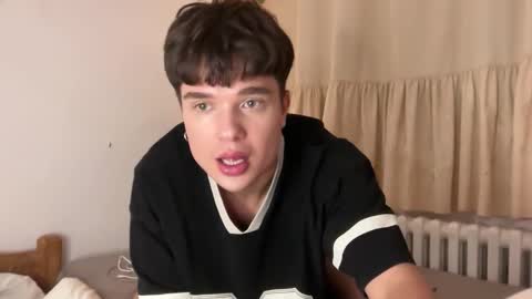 Snapshot of platonlxs chatting on December 19, 2025, 11:34 pm Platon Lxs online show from December 19, 2025, 11:34 pm