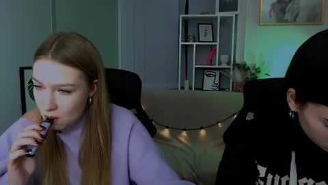 Snapshot of playful_sophie chatting on December 18, 2024, 2:17 pm Sophie online show from December 18, 2024, 2:17 pm
