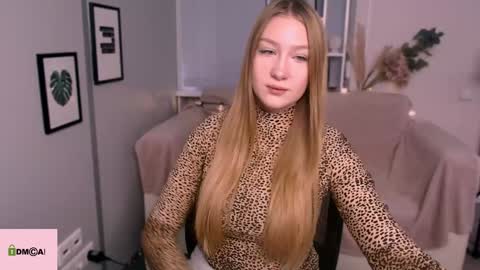 Snapshot of playful_sophie chatting on January 4, 2025, 10:27 am Sophie online show from January 4, 2025, 10:27 am