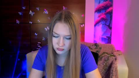 Snapshot of playful_sophie chatting on January 14, 2025, 4:04 am Sophie online show from January 14, 2025, 4:04 am