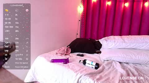 Snapshot of playfuljust_18 chatting on December 10, 2024, 7:32 pm SAMARA online show from December 10, 2024, 7:32 pm