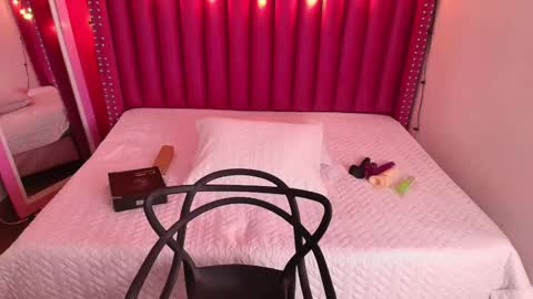 Snapshot of playfuljust_18 chatting on February 14, 2025, 3:36 pm SAMARA online show from February 14, 2025, 3:36 pm