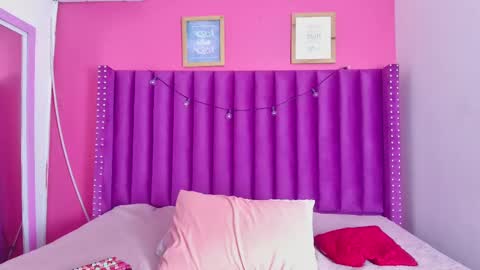 Snapshot of playfuljust_18 chatting on November 19, 2025, 12:38 pm SAMARA online show from November 19, 2025, 12:38 pm